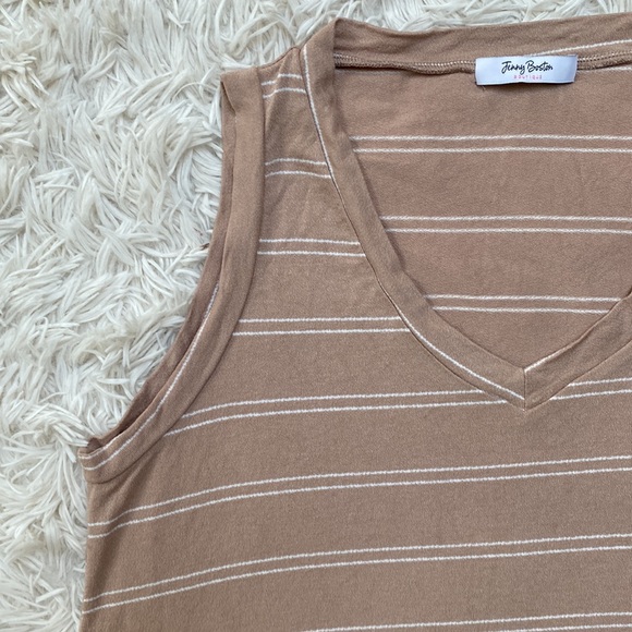 Jenny Boston V-Neck Tank Top 💗 Tan & White - Picture 6 of 12
